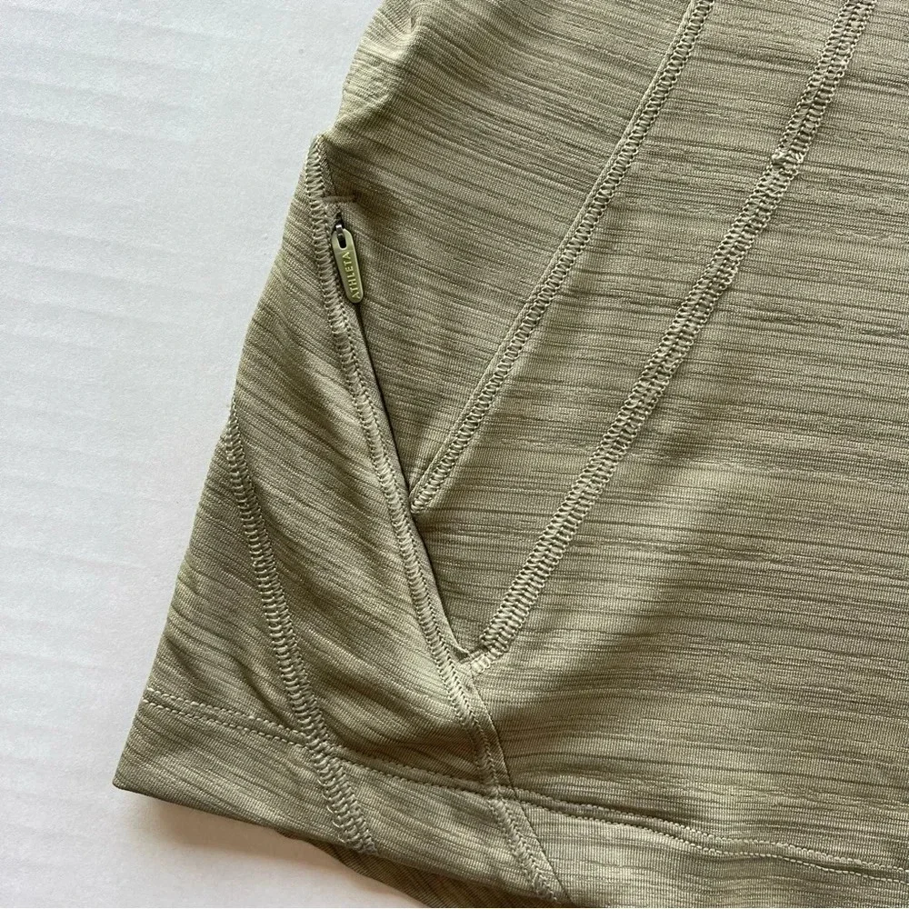 Athleta Pacifica Illume Fitted Olive Half Zip
UPF 50+ Short Sleeve Rashguard - Picture 5 of 10